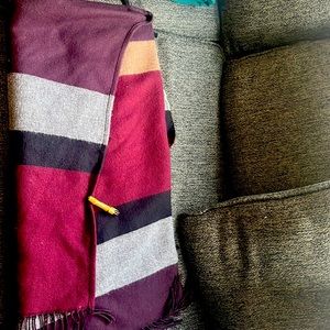 Uniqlo 2way stole poncho scarf wine